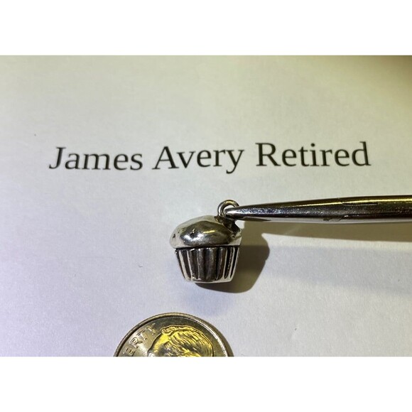 James Avery, Cupcake 3-D, RETIRED, Sterling Silver Charm #88 - Picture 8 of 8